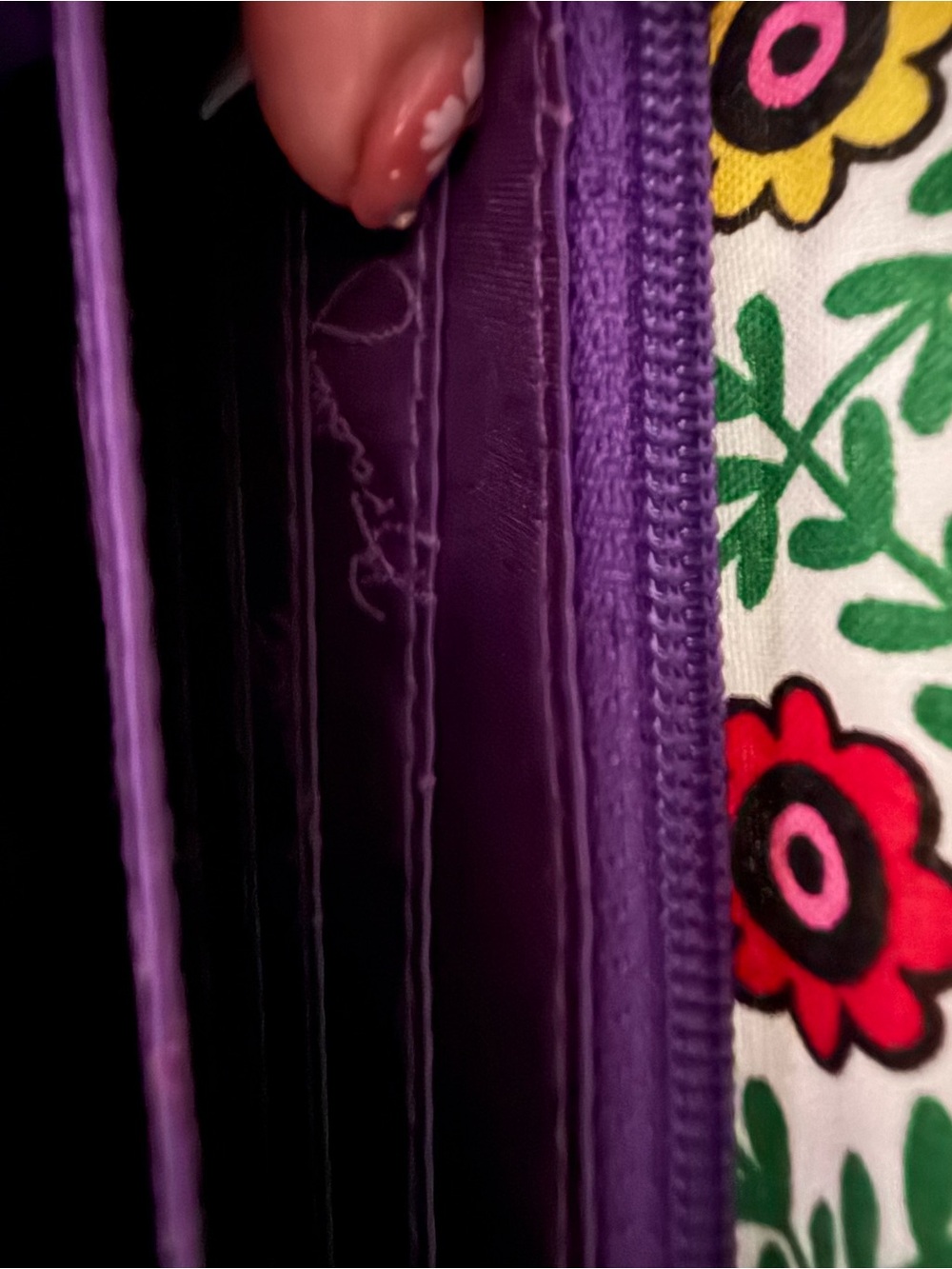 Vera Bradley Colorful Floral Quilted Zip Around Wallet NWOT - Picture 3 of 3